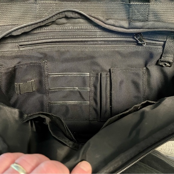 Victorinox Swiss Army Black Laptop Messenger Cross-body Expandable Bag Briefcase - Picture 3 of 6